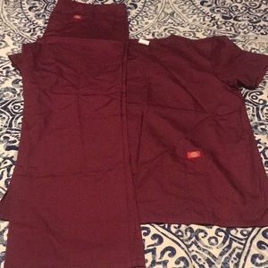 Brand New scrub set size medium It’s 4 in all and want 100$ for all r 25 a piece
